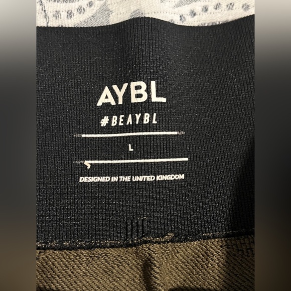 Aybl reflex seamless shorts black size Large EUC - Picture 8 of 8